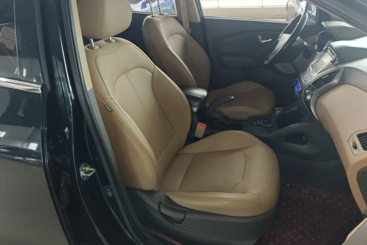 Used Hyundai ix35 2013 2.0L Automatic Two-Wheel Drive Smart GLS China IV Standard