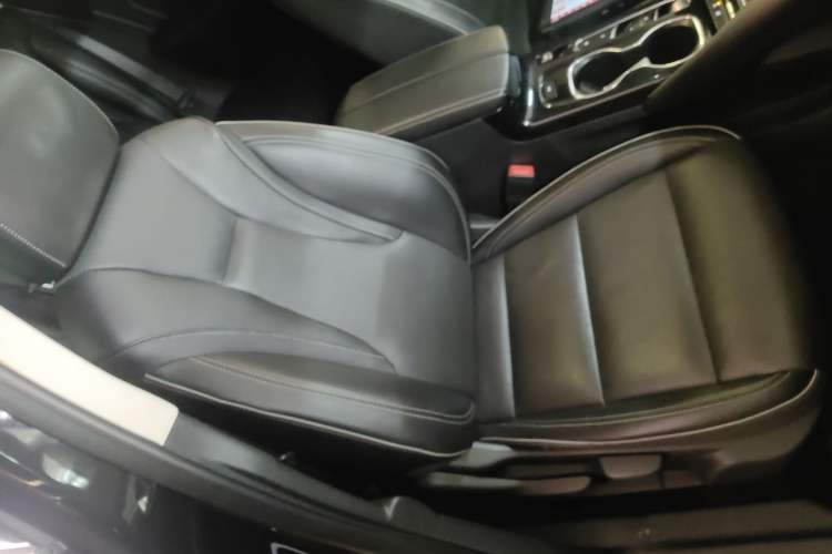 Used Buick Envision 2022 Encore S 552T Two-Wheel-Drive Luxury Model
