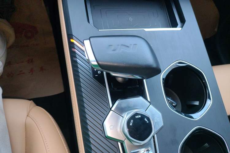 Used Changan UNI-K 2023 2.0T Two-Wheel Drive Enjoyment Version
