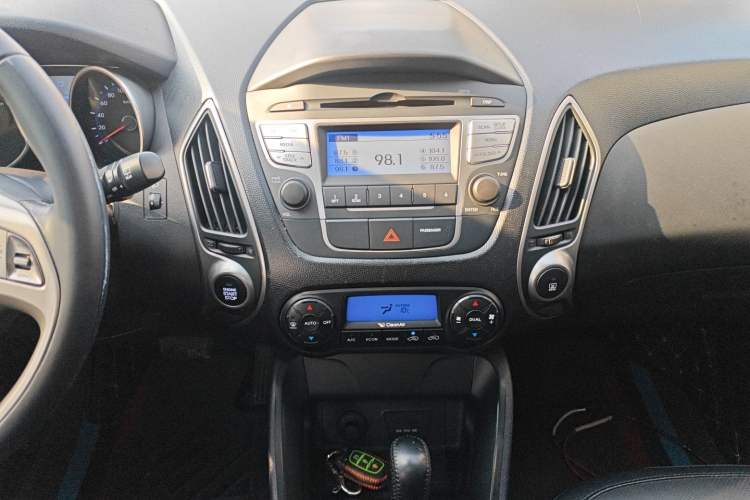 Used Hyundai ix35 2015 2.0L Automatic 2WD Smart Version China V Standard
