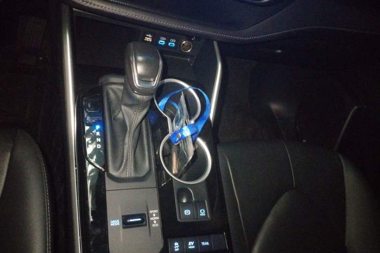 Used Toyota Highlander 2022 Dual-Engine 2.5L Four-Wheel Drive Prestige Version 7 Seats
