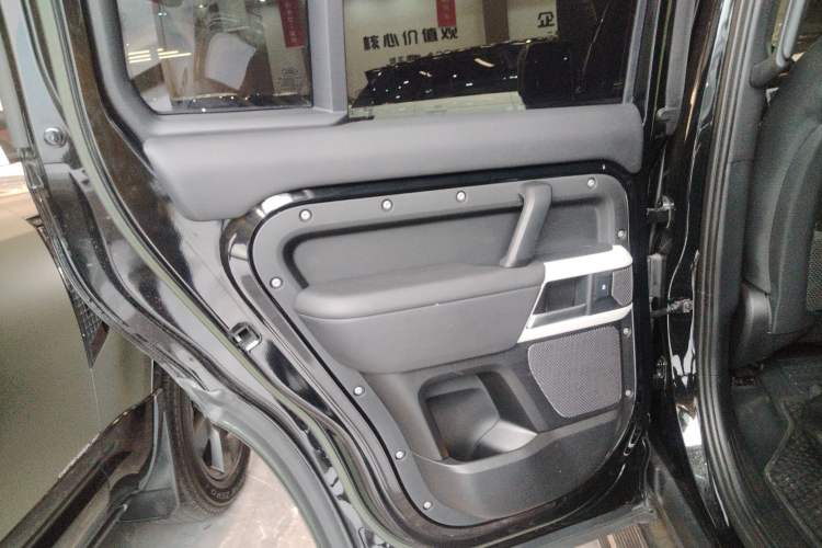 Used Land Rover Defender 2023 Facelift 110 3.0T P400 Dark Edition
