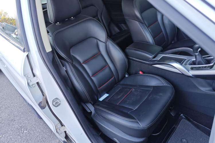 Used Geely Auto Emgrand X7 Sport 2018 1.8TD Manual Two-Wheel Drive Smart Connect 4G Internet Edition
