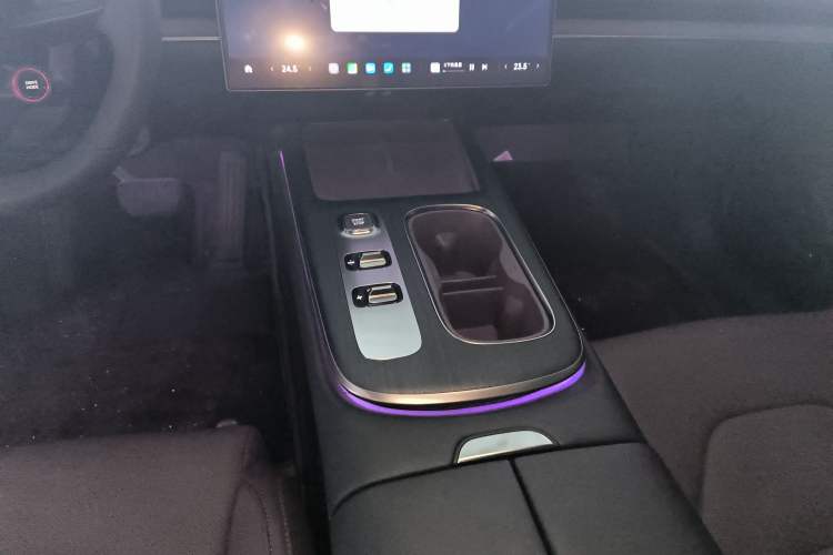 Used  SU7 2024 Rear-Drive Long-Range Intelligent Driving Version
