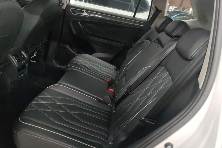 Used Volkswagen Tiguan L 2023 330TSI Automatic Two-Wheel Drive R-Line Enjoyment Edition
