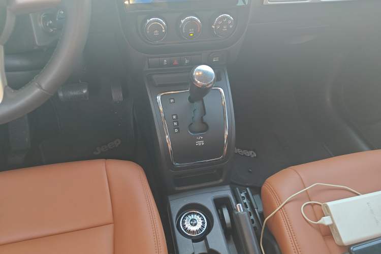 Used  Compass 2014 Revised Version 2.0L Two-Wheel Drive Entry-Level Edition
