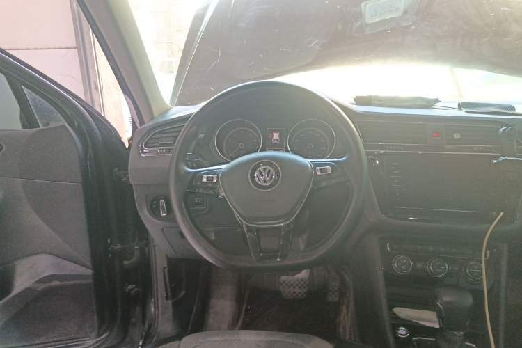 Used Volkswagen Tiguan L 2019 Updated Version 330TSI Automatic Two-Wheel Drive Panoramic Comfort Edition China VI Standard
