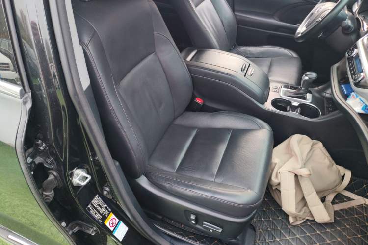 Used Toyota Highlander 2018 2.0T Four-Wheel Drive Luxury Edition 7 Seats China V Emission Standard