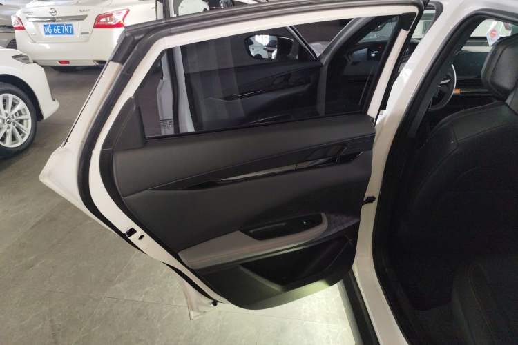 Used Changan UNI-V 2022 1.5T Smart Navigation Version
