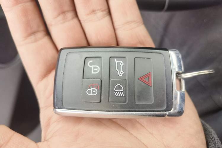 Used Land Rover Discovery Sport 2020 200 PS Family Edition