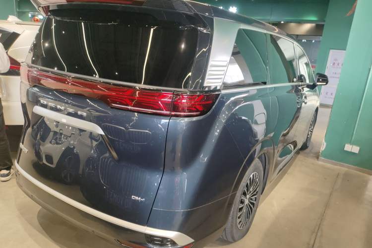 Used Denza D9 2022 DM-i 1040 Prestige Model