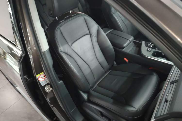 Used Audi Q7 2016 40 TFSI Comfort Model
