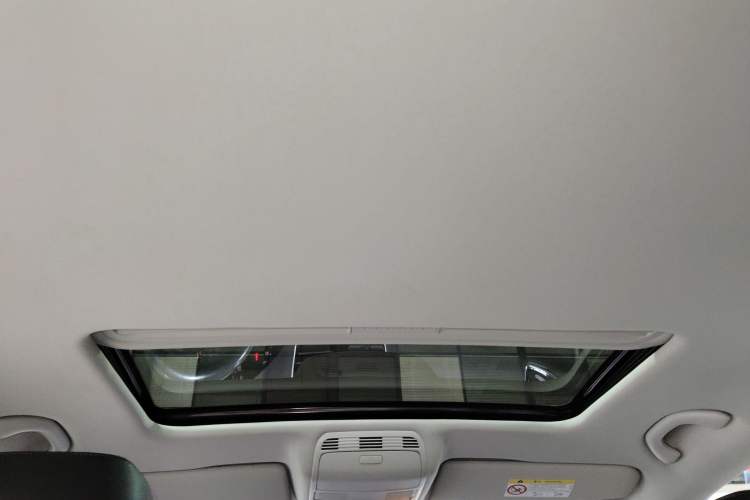 Used Volkswagen Magotan 2016 1.8TSI Luxury Comfort Model
