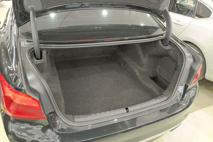 Used BMW 5 Series 2019 530Li Leading Model Luxury Package
