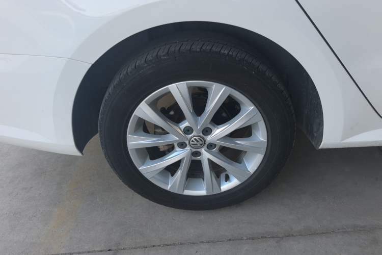 Used Volkswagen Lavida 2017 1.6L Automatic Comfort Edition
