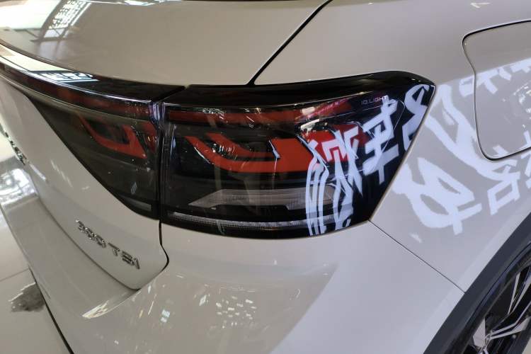 Used Volkswagen T-ROC 2023 300TSI DSG Two-Wheel-Drive Chen Guang Edition
