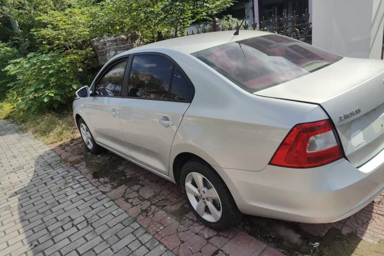 Used Skoda Rapid 2013 1.6L Manual Smart Selection Model
