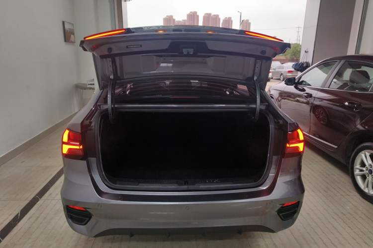 Used Roewe i5 2021 1.5L CVT Platinum Edition
