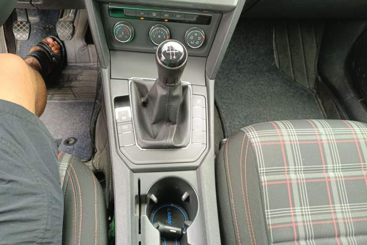 Used Volkswagen Lamando 2015 230TSI Manual Trend Edition
