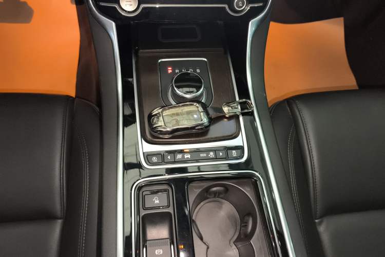 Used Jaguar XFL 2019 XFL 2.0T 200 PS Two-Wheel-Drive Elite Edition
