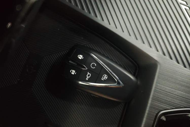 Used Oshan Z6 New Energy 2023 ZhiDian iDD 150KM Flagship PLUS Smart Parking Edition
