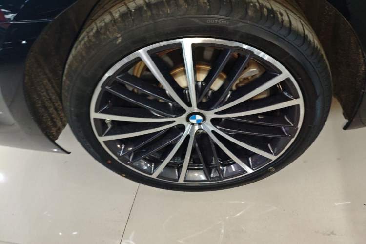 Used BMW 5 Series 2019 Facelifted 530Li Leading Edition M Sport Package