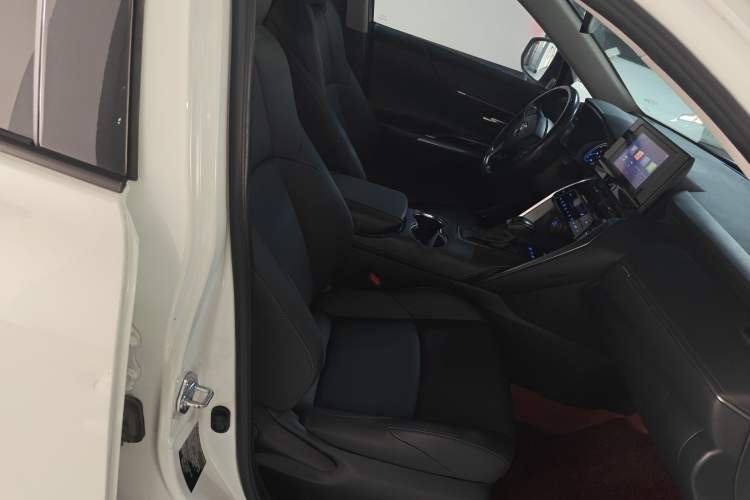 Used Toyota Venza 2022 Dual-Engine 2.5L CVT Two-Wheel Drive Luxury Edition
