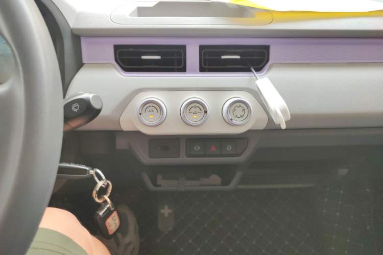 Used Chery QQ Ice Cream 2022 170km Sundae Phosphate Lithium-Ion
