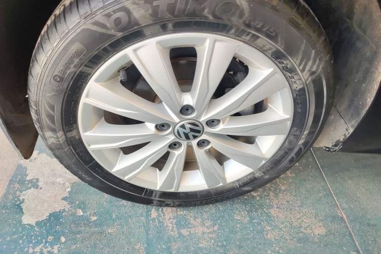 Used Volkswagen Sagitar 2015 1.6L Manual Comfort Model
