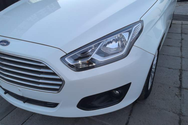 Used Ford Escort 2015 1.5L Manual Comfort Model
