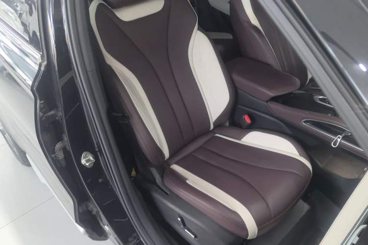 Used Geely Auto Monjaro L 2024 2.0TD High-Power Automatic Two-Wheel Drive Yunqi Version
