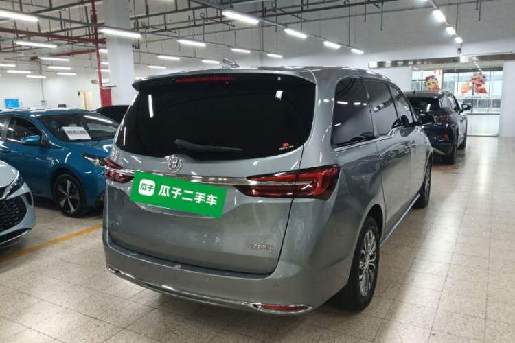 Used Buick GL8 2023 Facelifted Land Cruiser Executive Luxury Version
