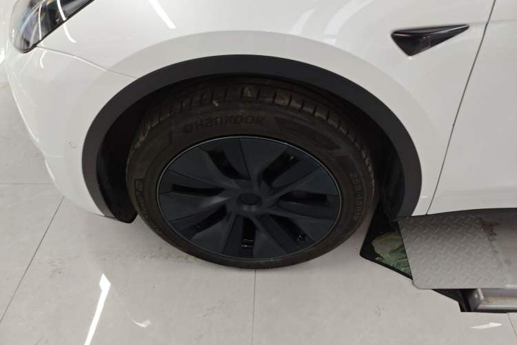 Used Tesla Model Y 2023 Long-Range All-Wheel-Drive Version