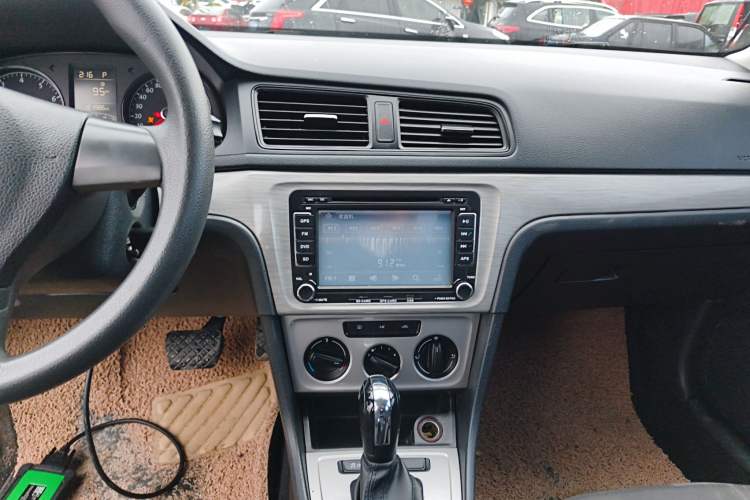 Used Volkswagen Lavida 2013 Revised Classic 1.6L Automatic Fashion Edition