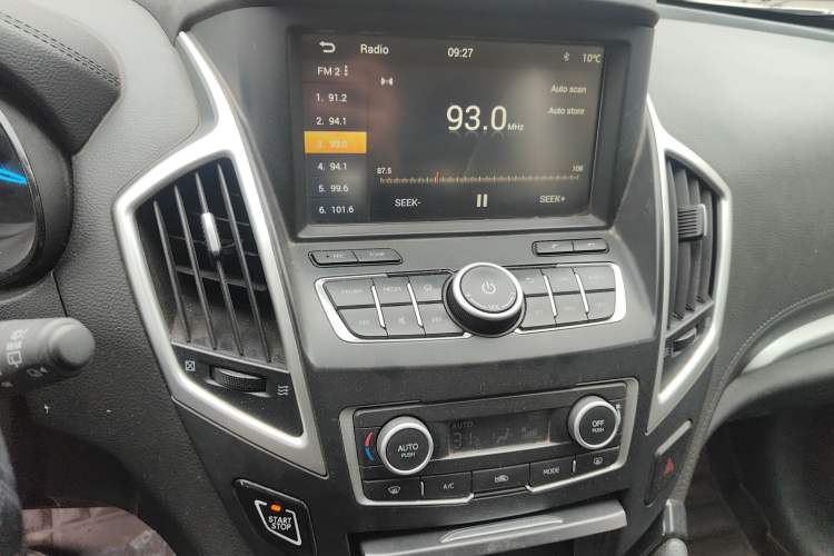 Used Dongfeng Aeolus AX7 2015 2.0L Manual Zhiyi Trim