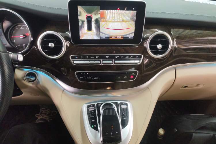 Used Mercedes-Benz V-Class 2018 V 260 Prestige Edition China VI
