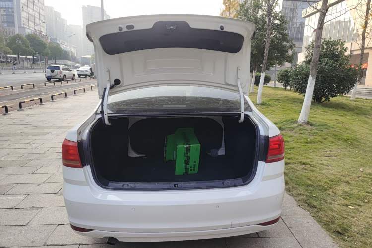 Used Volkswagen Lavida 2017 1.6L Automatic Fashion Edition
