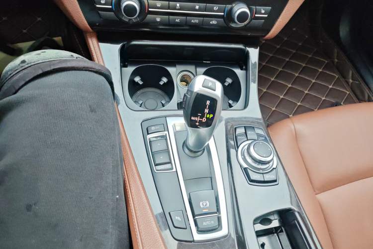 Used BMW 5 Series 2014 525Li Leading Model
