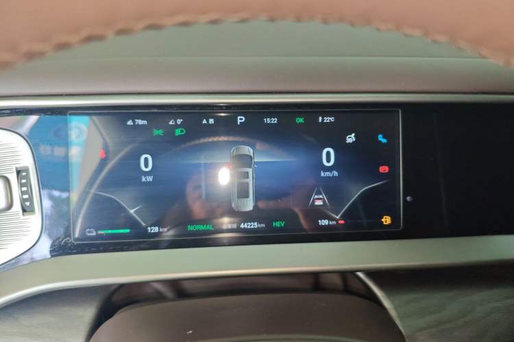 Used Denza D9 2024 DM-i 1050 Luxury Model
