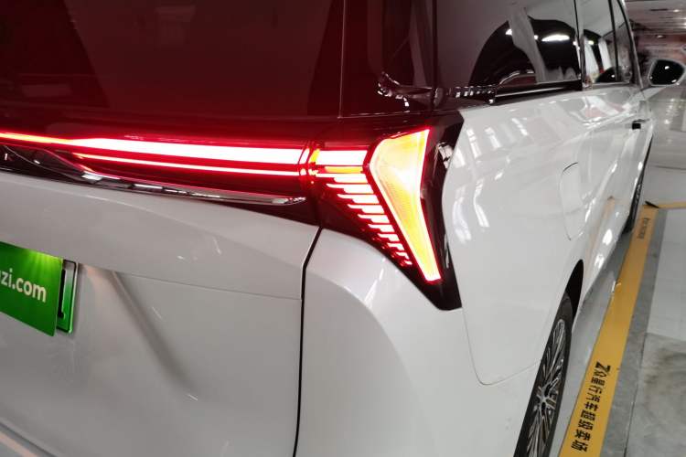 Used Buick GL8 New Energy 2024 Lu Zun Luxury Edition 6-Seater
