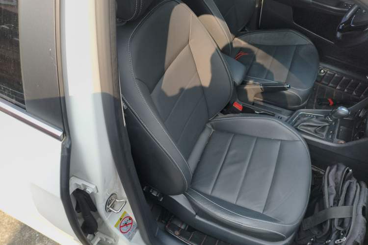 Used Volkswagen Gran Lavida 2015 1.6L Automatic Comfort Edition
