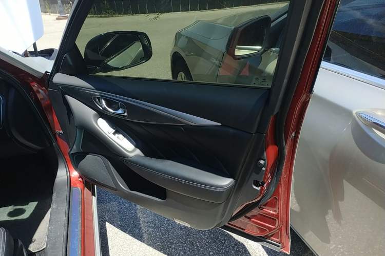 Used Infiniti Q50L 2018 2.0T Enjoyment Version China VI Standard
