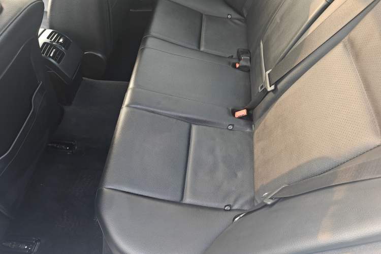 Used Mercedes-Benz C-Class 2013 C 180 Classic Grand Edition
