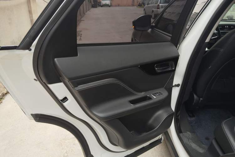 Used Jaguar F-PACE 2016 3.0 SC Four-Wheel Drive R-Sport Sport Edition
