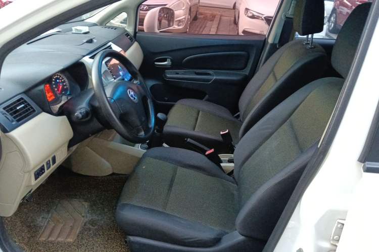 Used Venucia R50 2014 1.6L Manual Splendid Edition