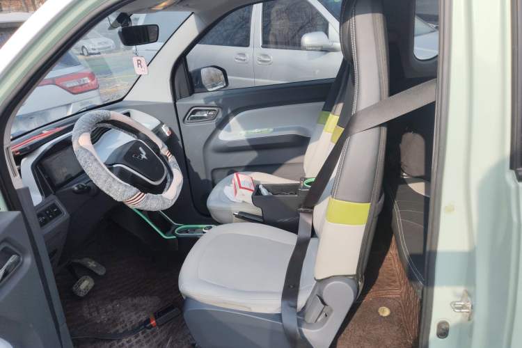 Used Wuling Hongguang MINIEV 2021 Macaron Sandwich Model 120 km Lithium Iron Phosphate