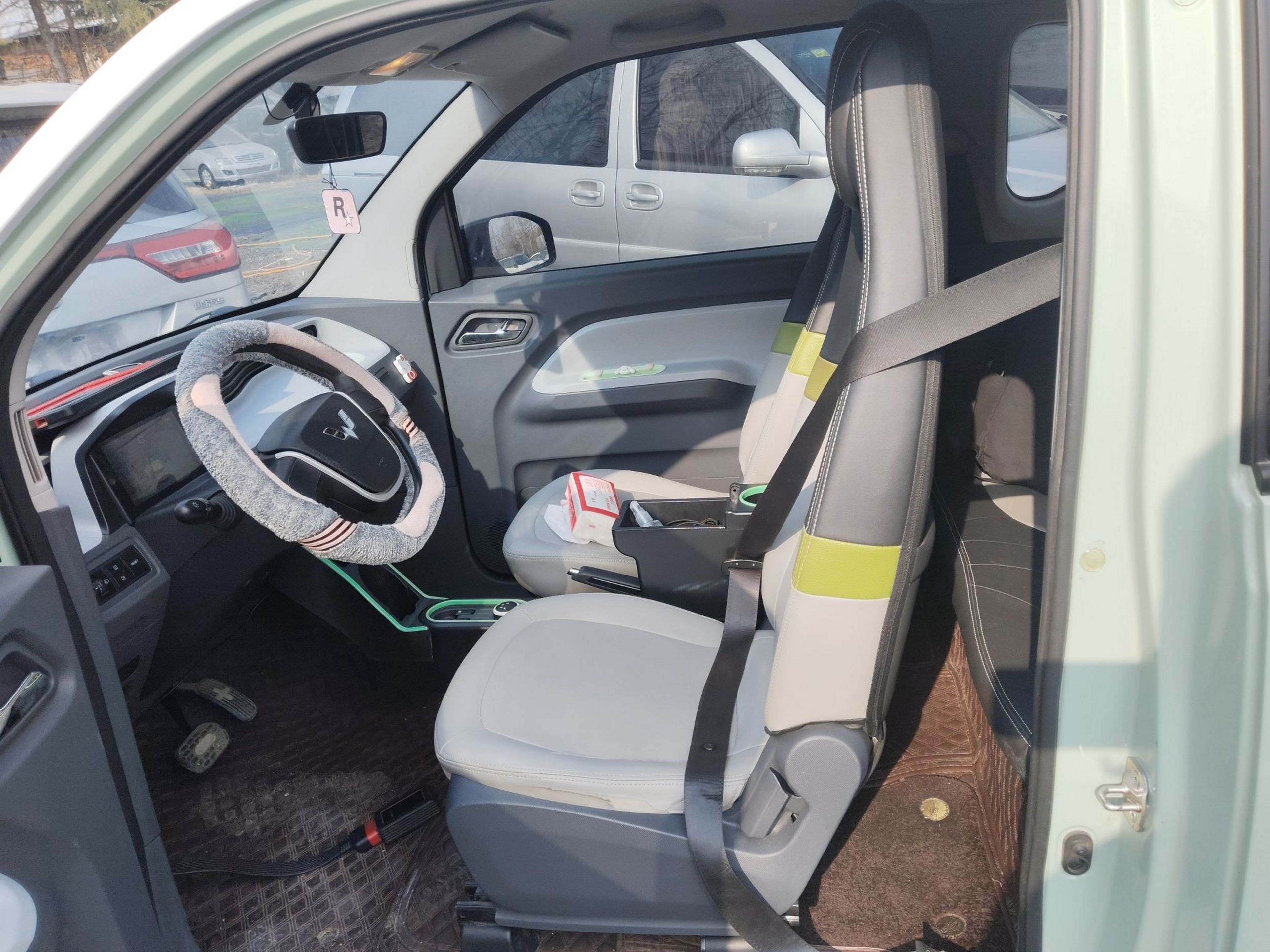 Переднее сиденье в автомобиле