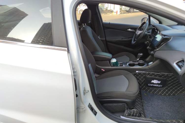 Used Chevrolet Cruze 2018 320 Automatic Pioneer Sunroof Edition
