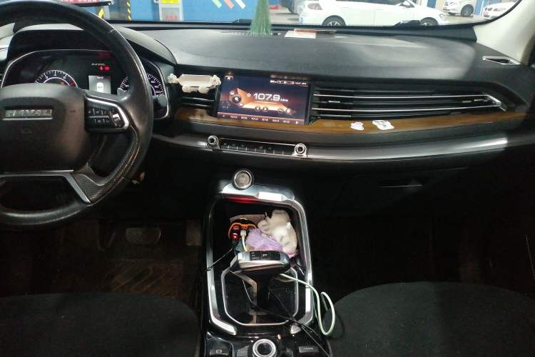 Used Haval H6 2017 Red Label 2.0T Automatic Two-Wheel Drive ZhiShang Model
