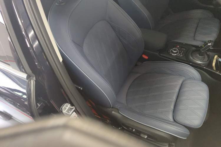 Used  Clubman 2023 1.5T COOPER Connoisseur
